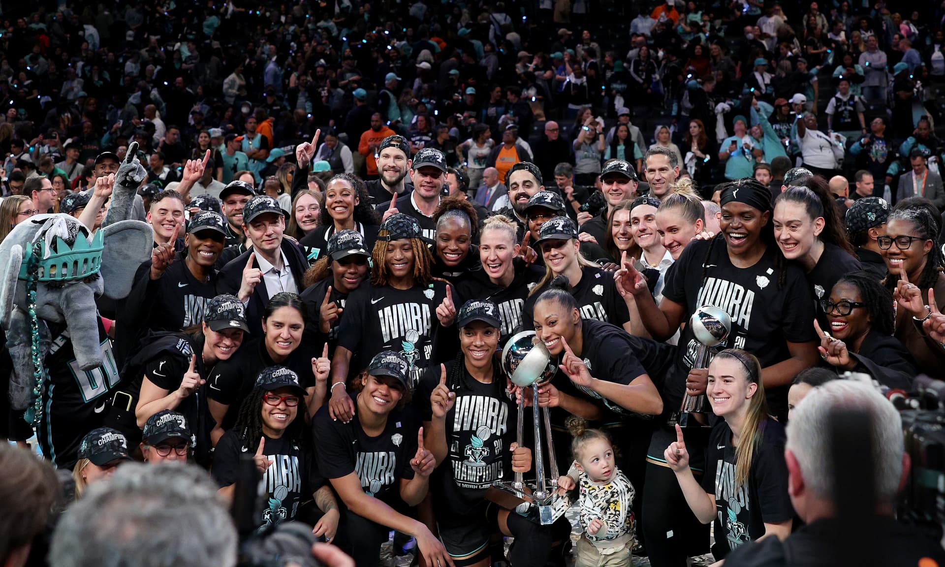 New York Liberty celebrating their win