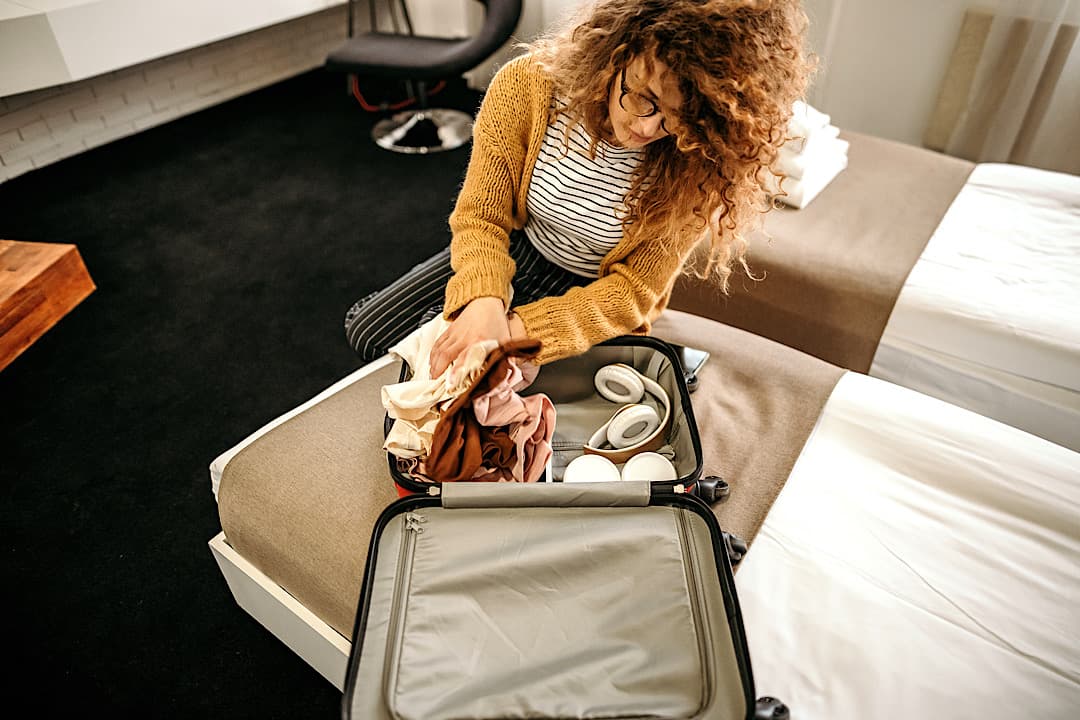 Featured image for Here’s What To Do If You Forgot Your Birth Control at Home During Vacation, According to an OB/GYN